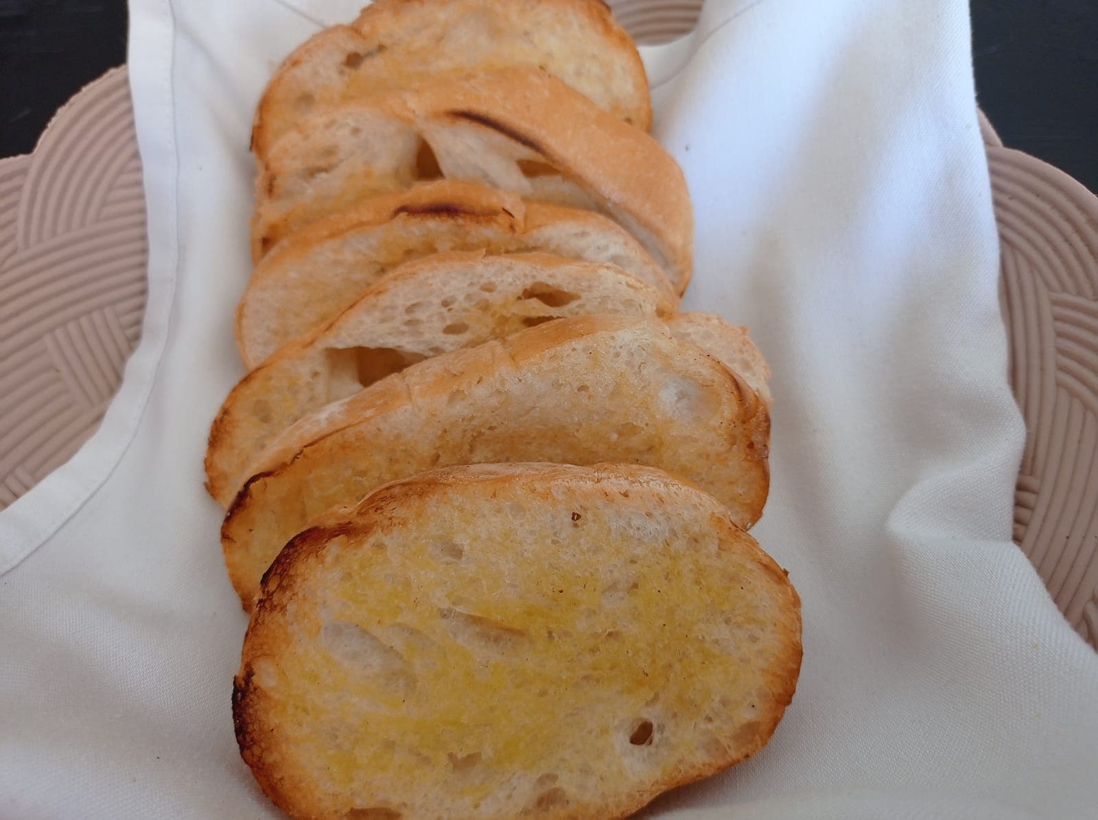 Canasta de Pan con Ajo