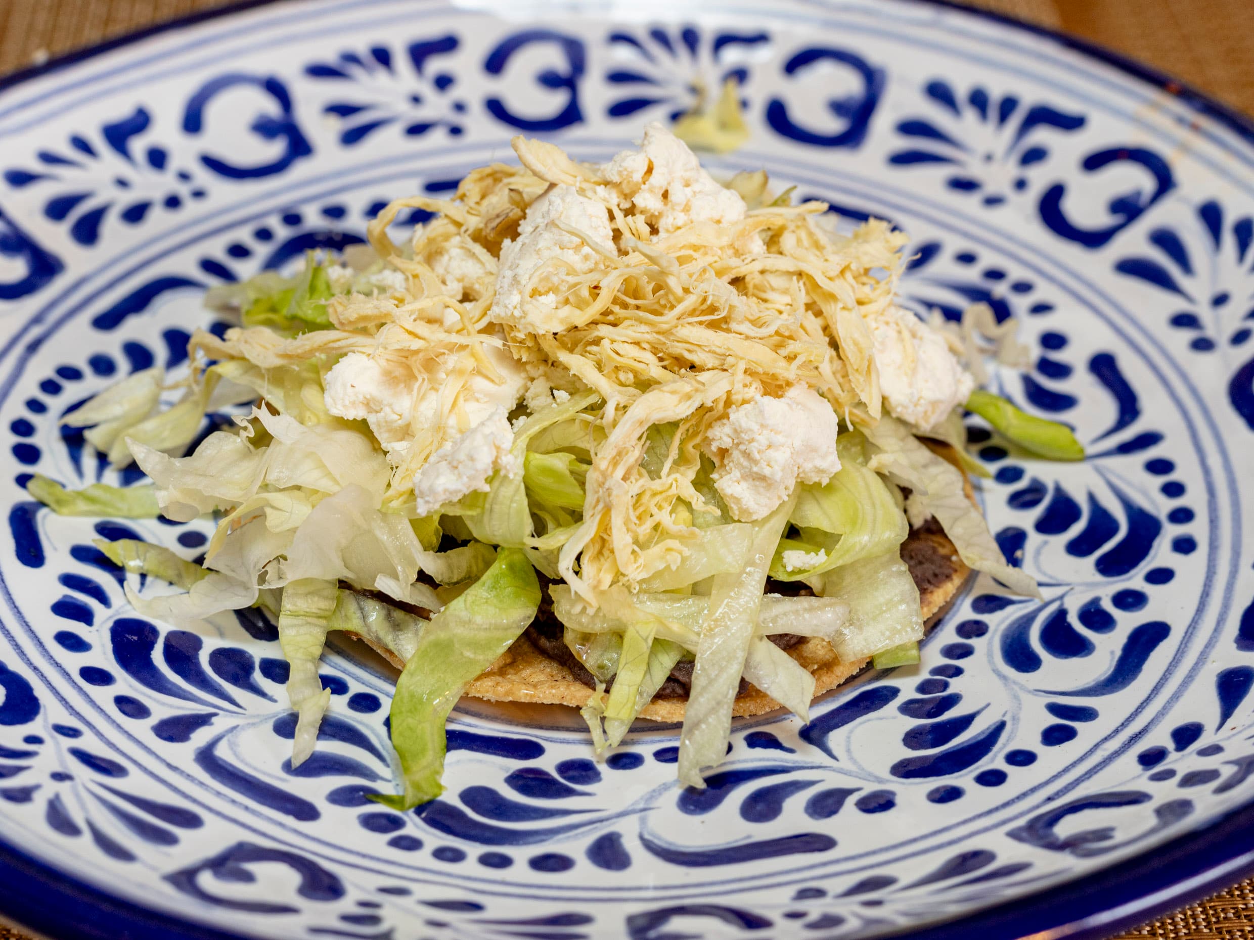 Tostadas de requesón con pollo