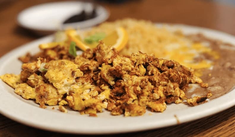 Huevos con chorizo