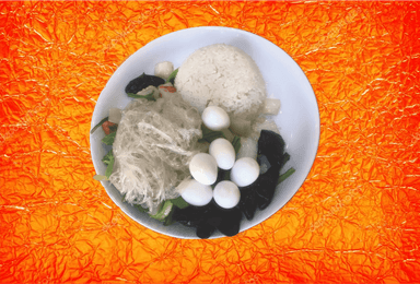 Huevito de Codorniz con Fideo Chino y Verdura