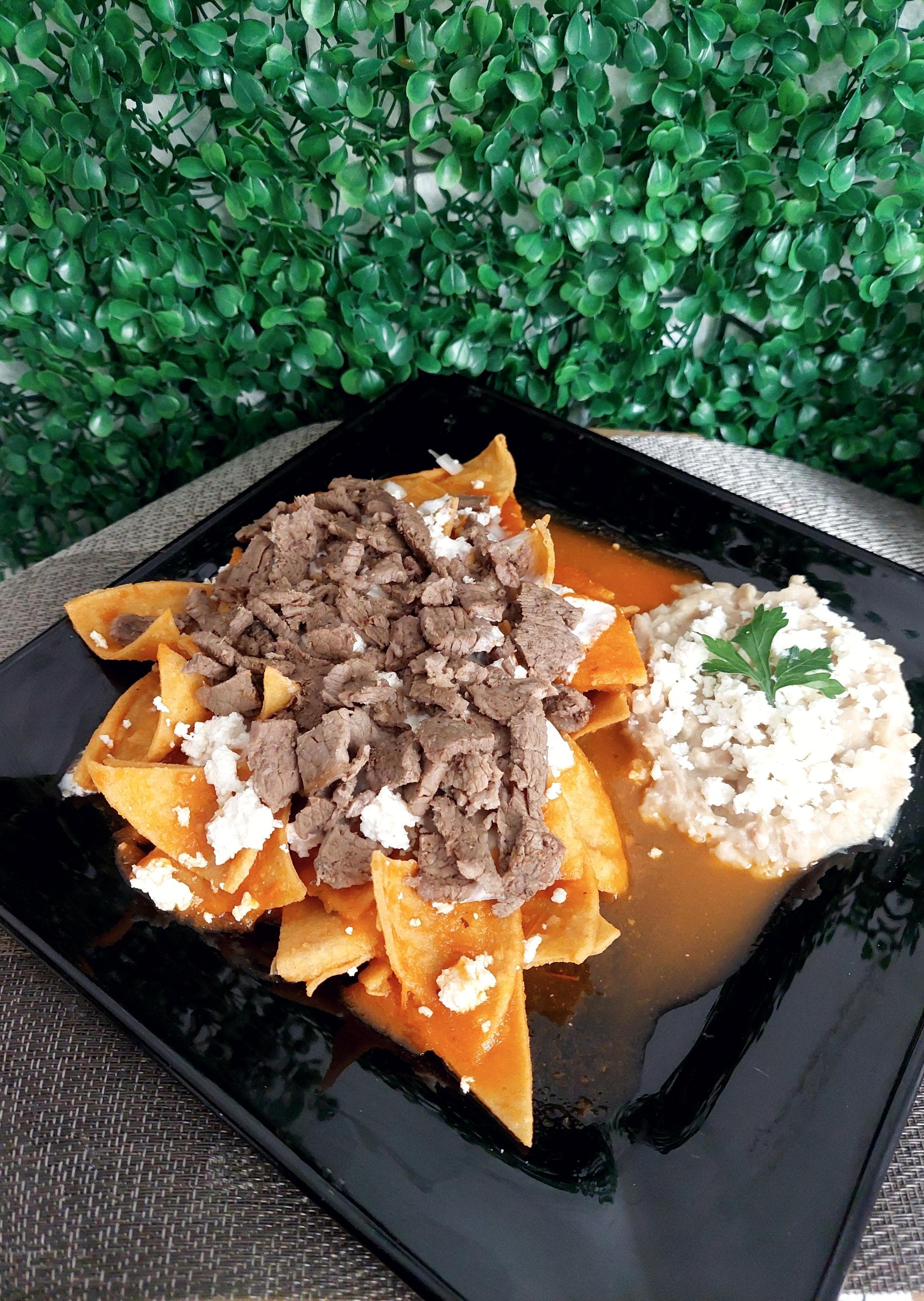 Chilaquiles de asada + Jugo Natural