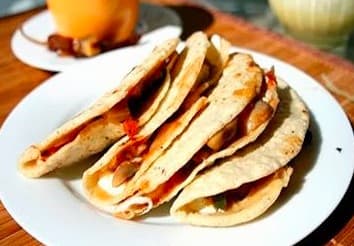 Quesadilla Con Guisado