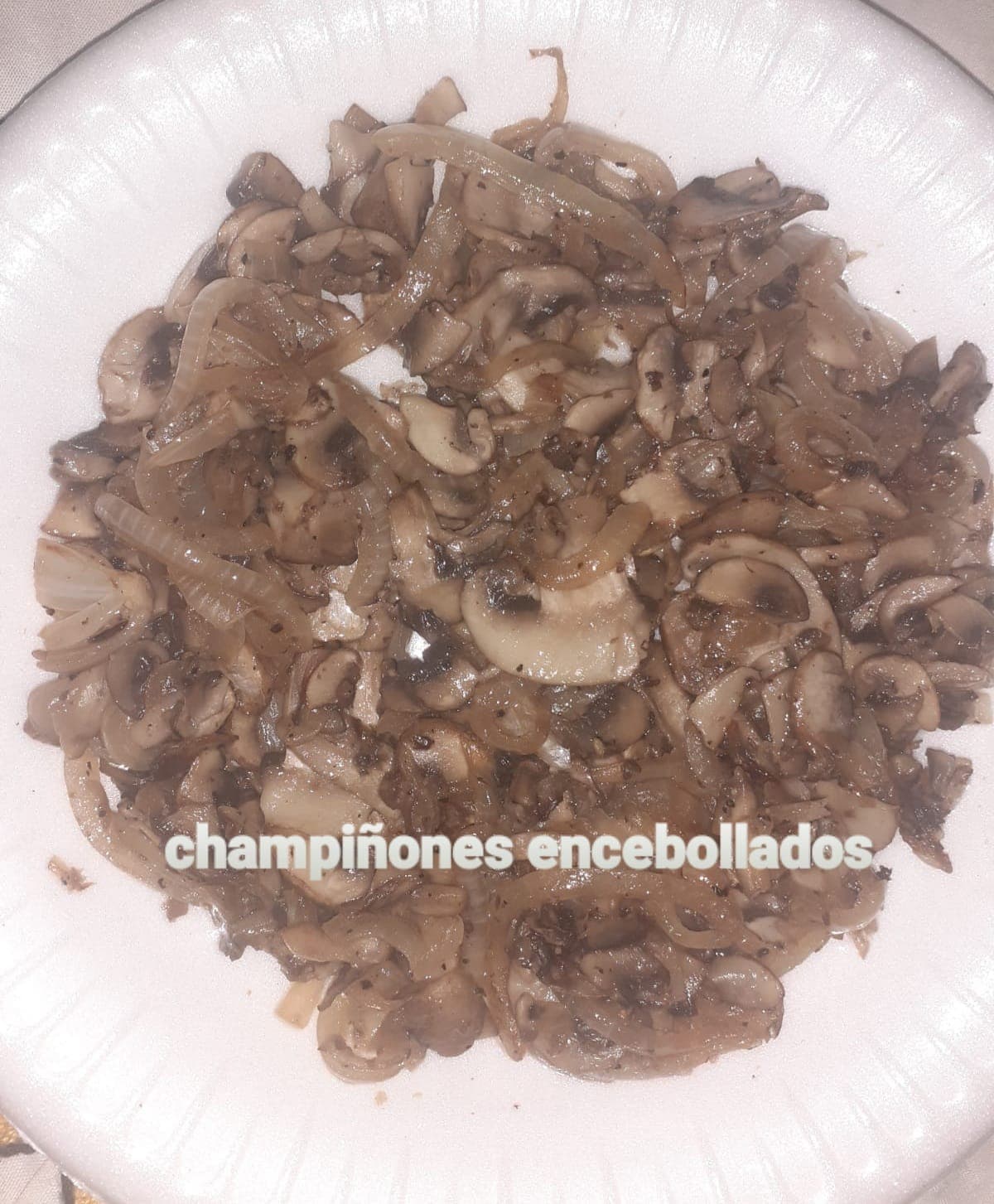 Champignones Encebollados