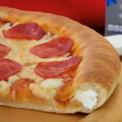 Pizza Personal con Orilla Rellena