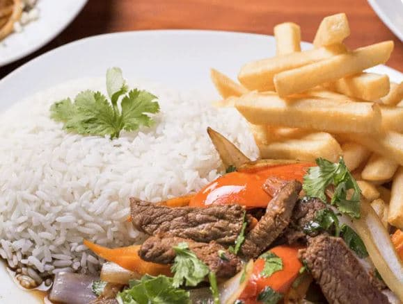 Lomo Saltado con Papas Fritas