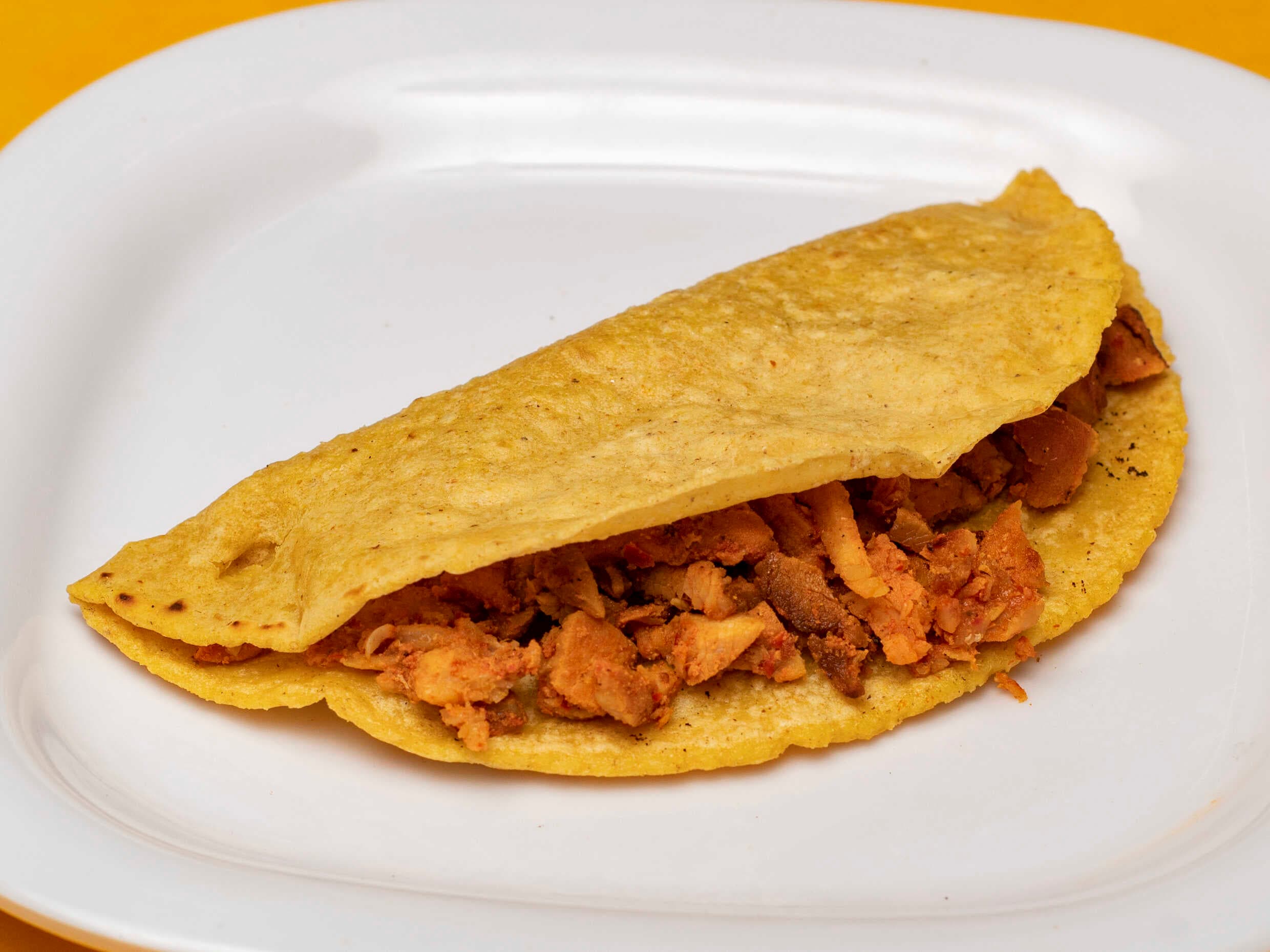 Taco adobada (mano)