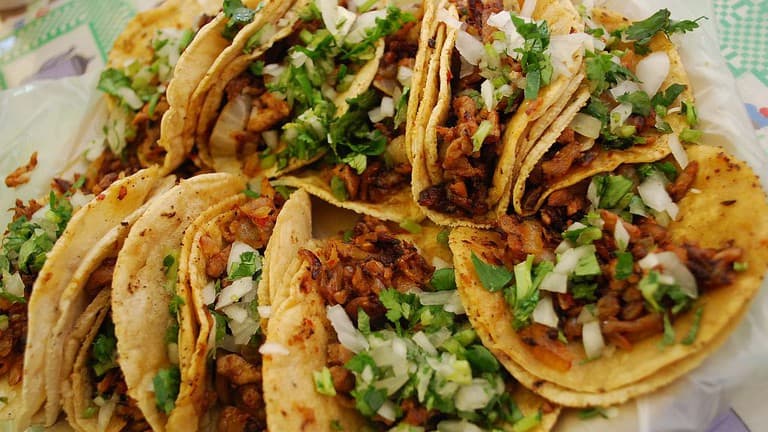 5 Tacos al Pastor + Megaburrito+ Refresco
