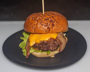 2x1 Combo Hamburguesa de La Casa + Papas a La Fran