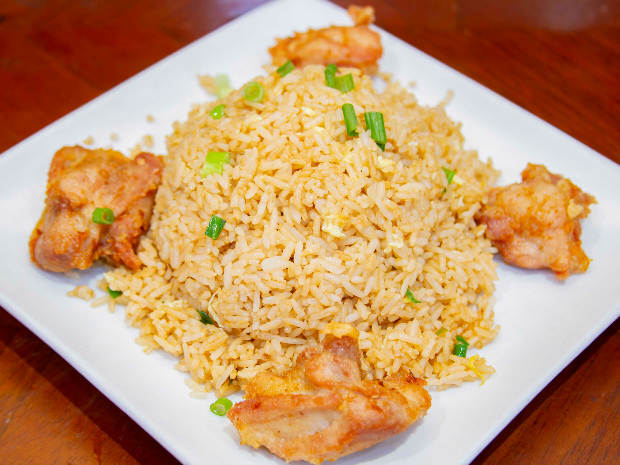 Chaufa en Pollo con Trozos.