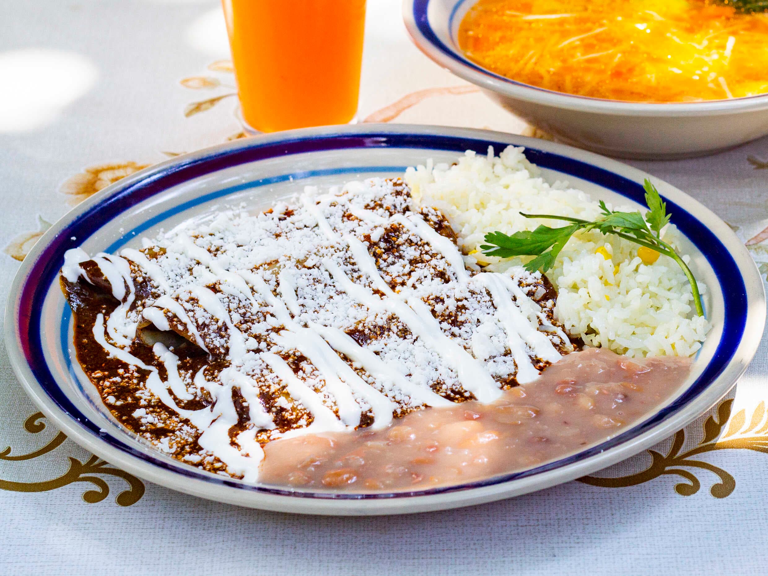 Combo Enmoladas+Sopa+Agua
