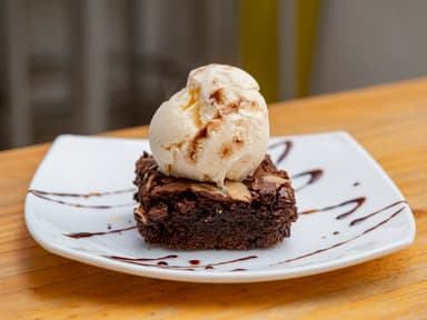 Brownie con Helado