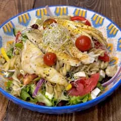 ENSALADA CON FILETE DE PESCADO GRANDE