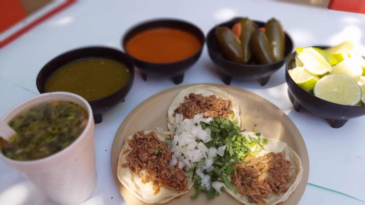20 Tacos Surtidos + 2 Consomes