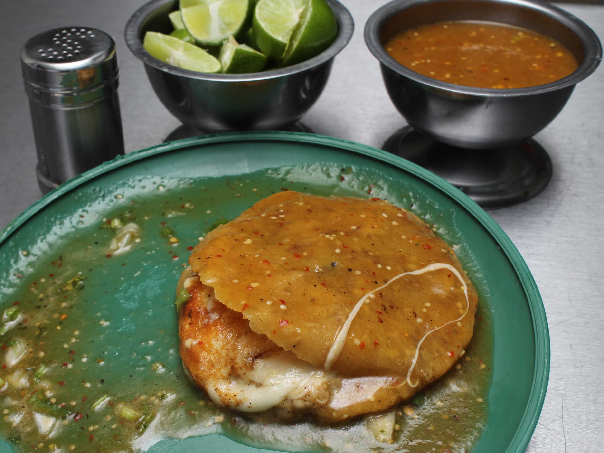Gordita con Quesillo