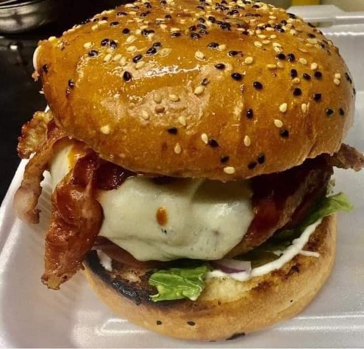 Hamburguesa Ranchera con Papas