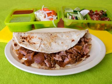 1 Quesadilla Grande con Carne