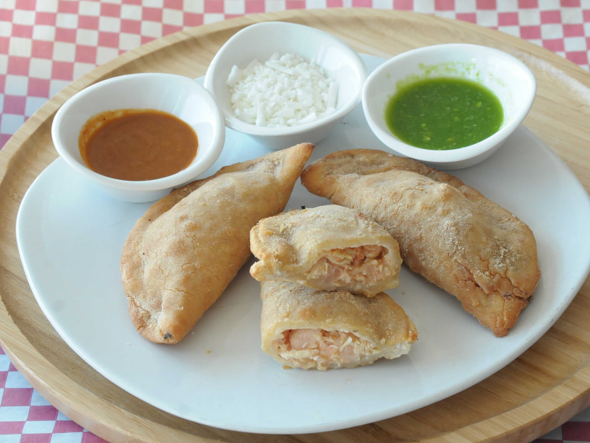 Combo-2 empanadas + 1 refrescos