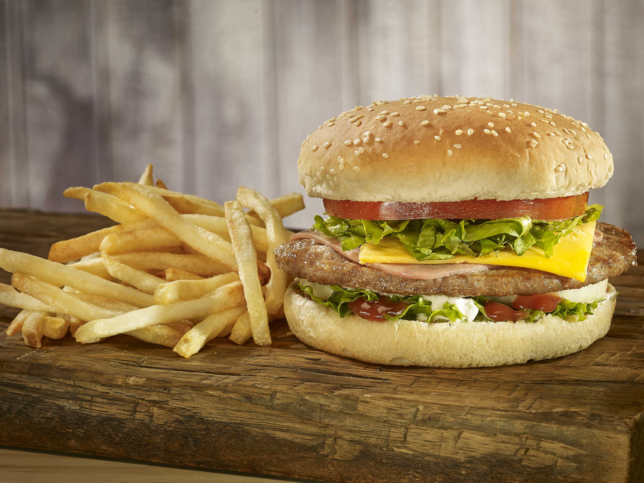 Combo#3,Hamburguesa Especial con papas + bebida