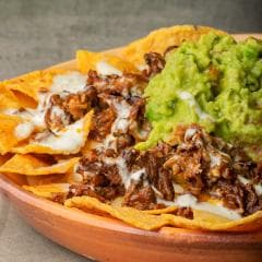 Combo Nachos con Birria + 2 Bebidas