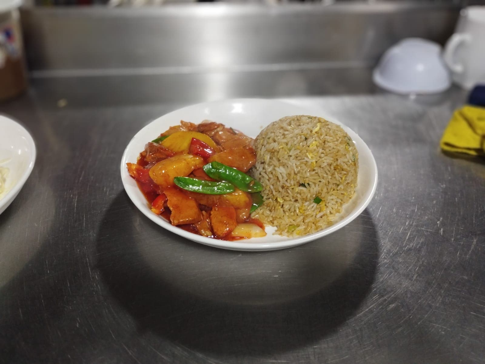 Pollo con Piña Bañado en Salsa de Tamarindo