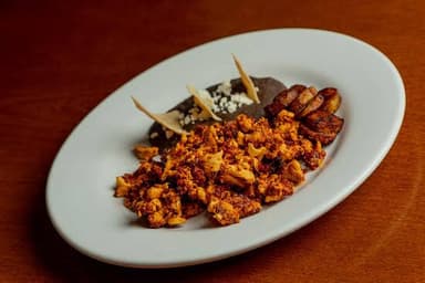 Huevo con longaniza de pollo