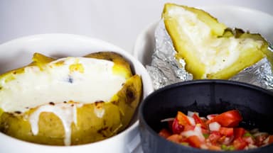 Papas con Carne Asada y Queso Gratinado