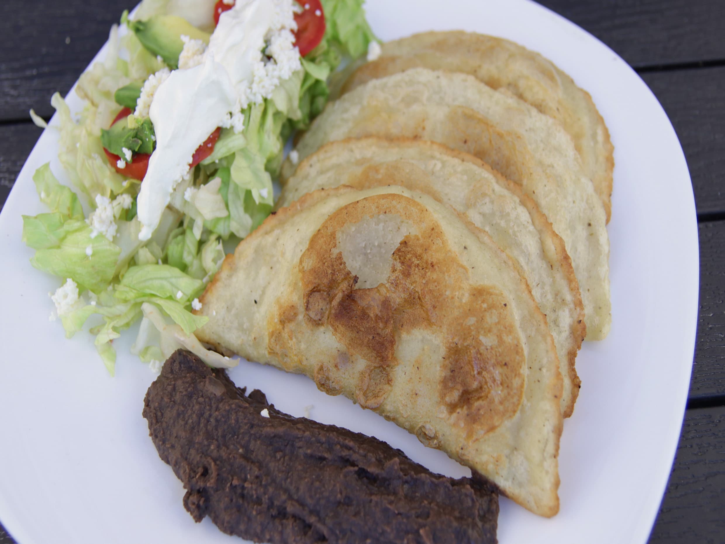 Orden de 4 Empanadas de Carne con Frijoles