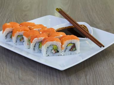 Rollo De Salmón y Surimi