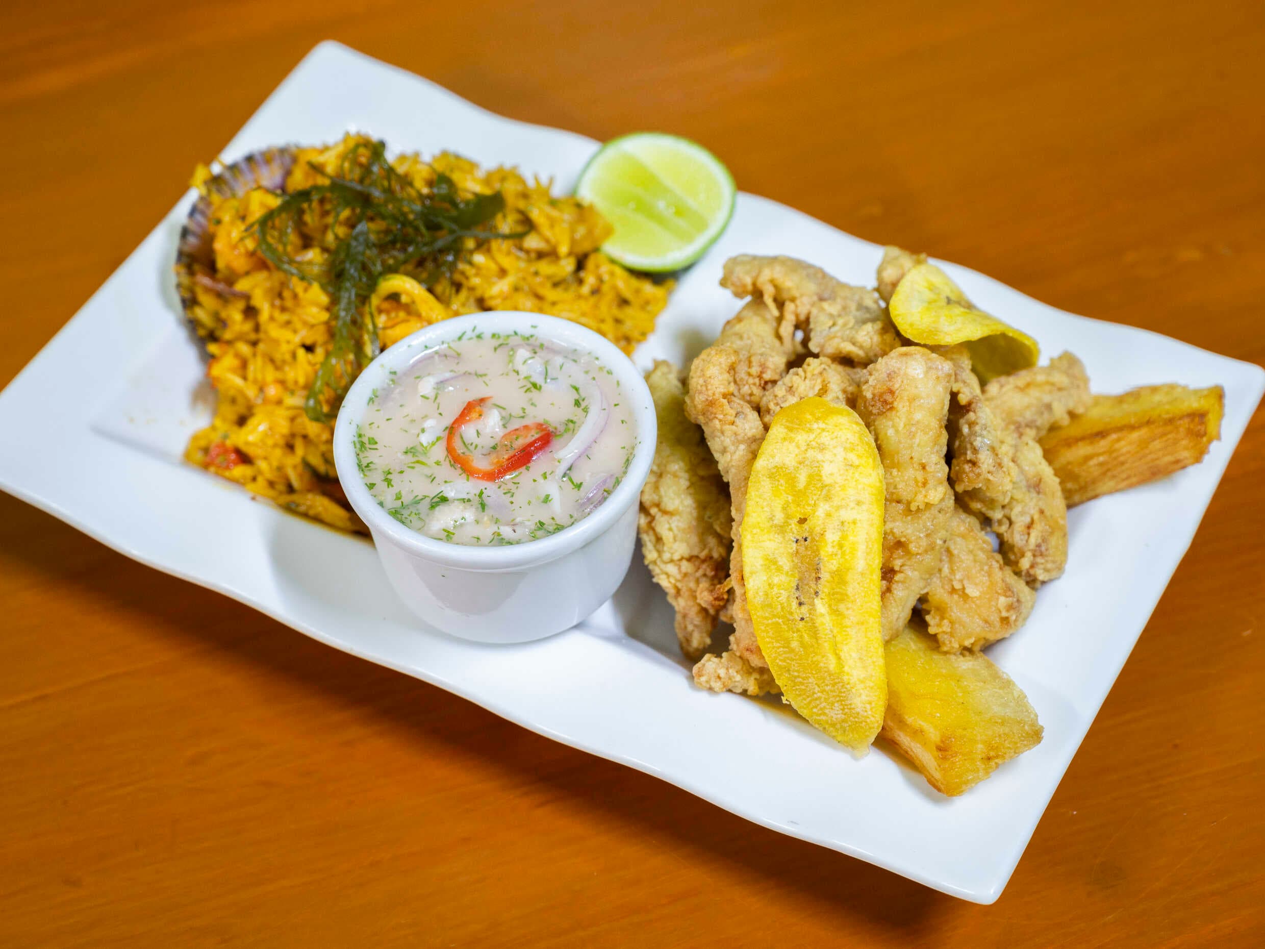 Arroz con Mariscos y Chicharrón de Pescado