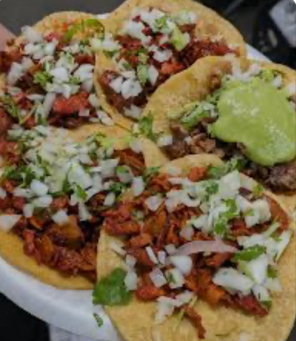 5 Tacos de pastor y 1 Refresco o Boing
