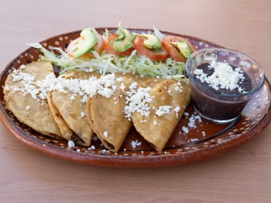 Quesadillas de Maíz ó Harina Rellenas de Cecina