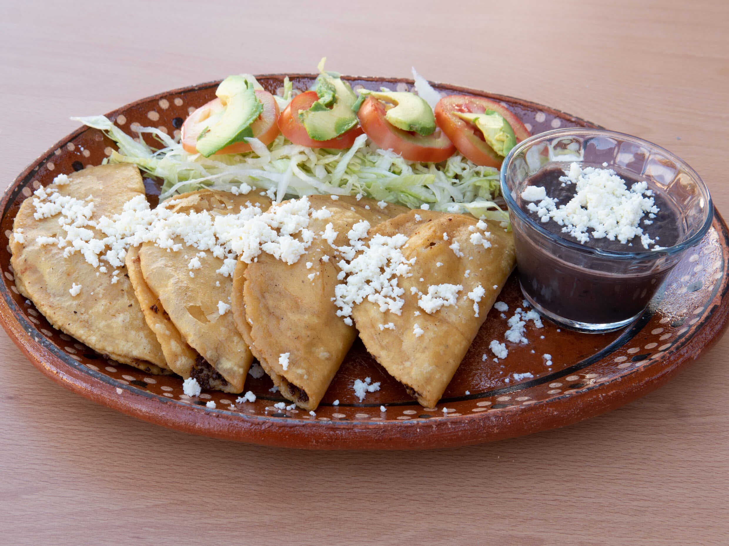 Quesadillas de Maíz ó Harina Rellenas de Cecina