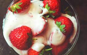 Fresas Naturales con Crema  16 oz *