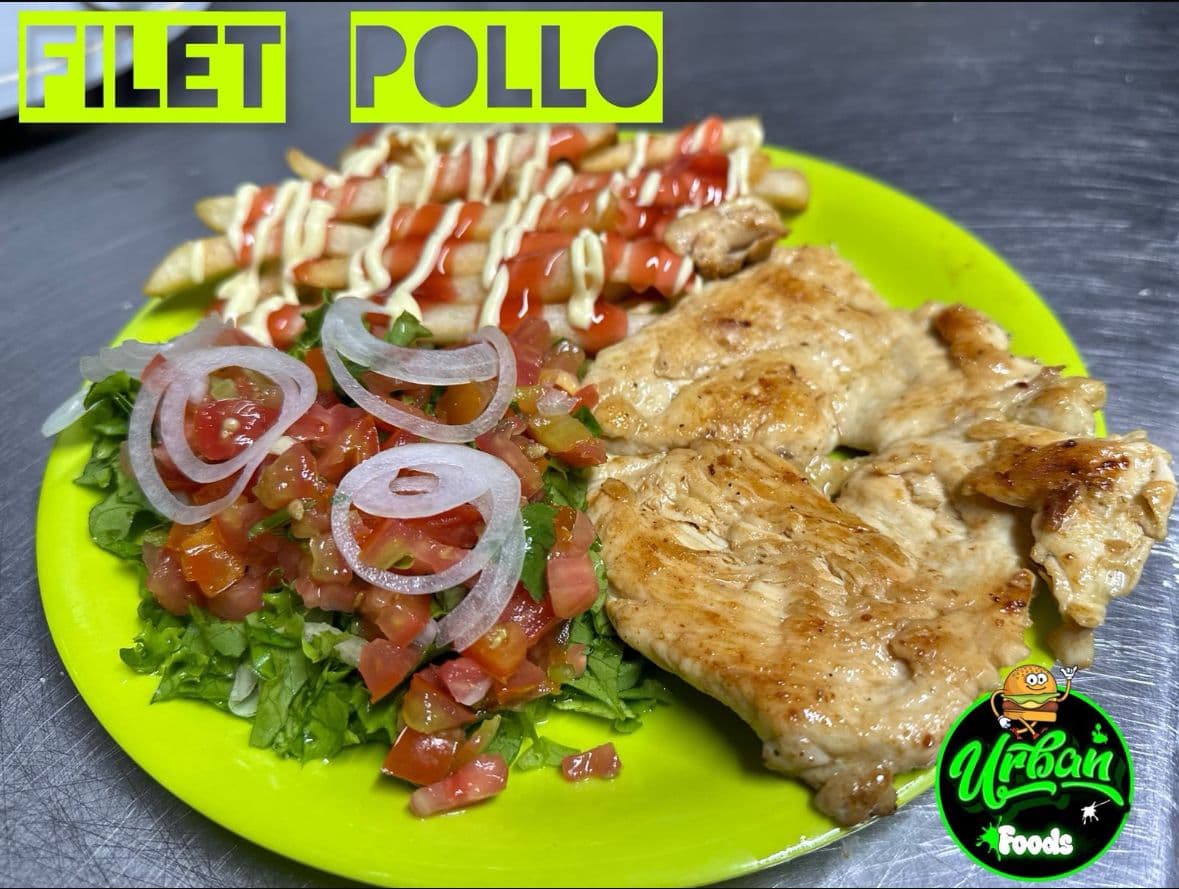Filete de Pollo con Papas y Ensalada
