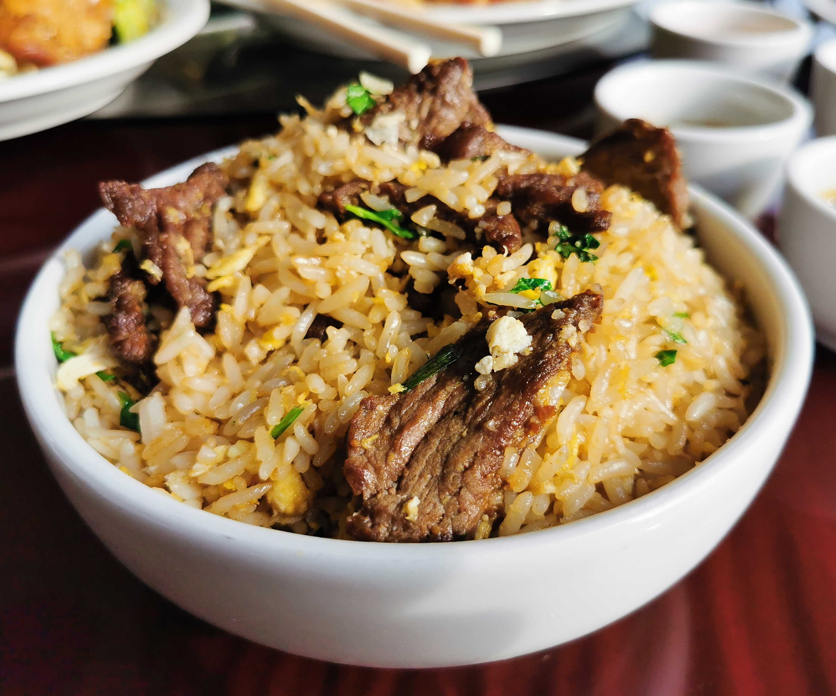 Chaufa de Carne de Res con Culantro Fuente