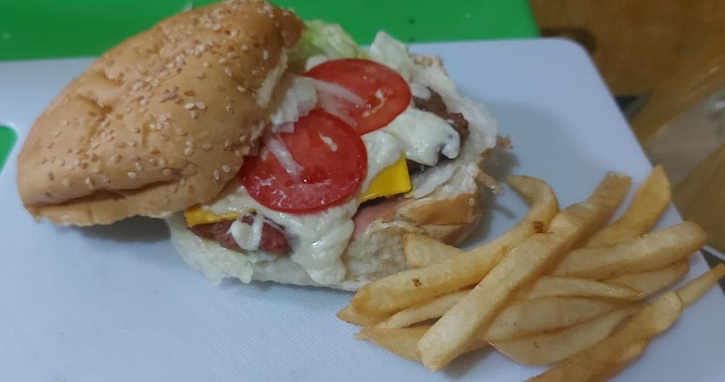 2 HAMBURGUESAS SENCILLAS CON 2 HORCHATAS