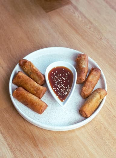 Mini Lumpias de Vegetales y Pollo 4 Uds