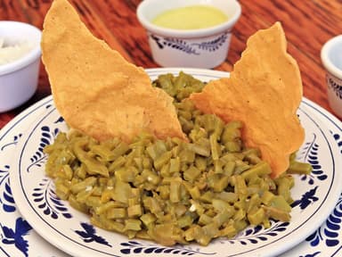 Nopales con Aceite de Olivo y Sal de Gusanitos