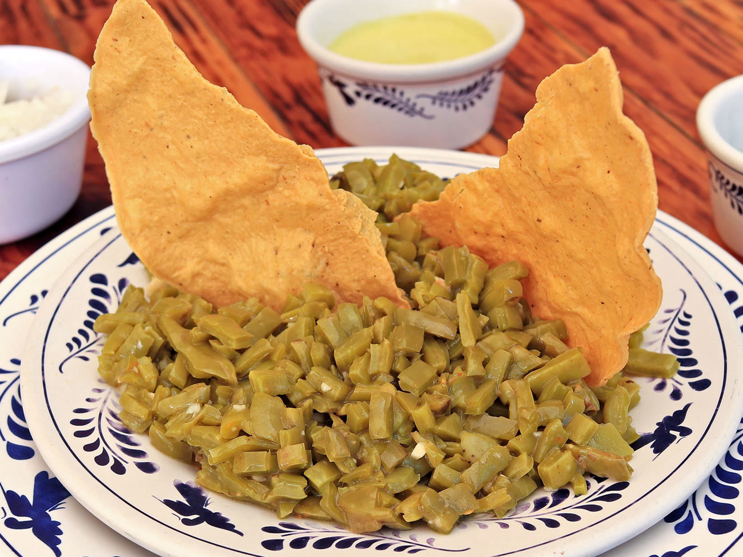 Nopales con Aceite de Olivo y Sal de Gusanitos