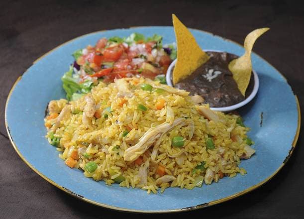 Arroz con Pollo + Refresco Natural