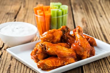 Alitas o Boneless (8Pz) y papitas a la francesa