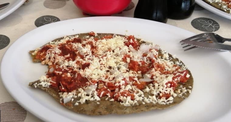 Huarache con Guisado