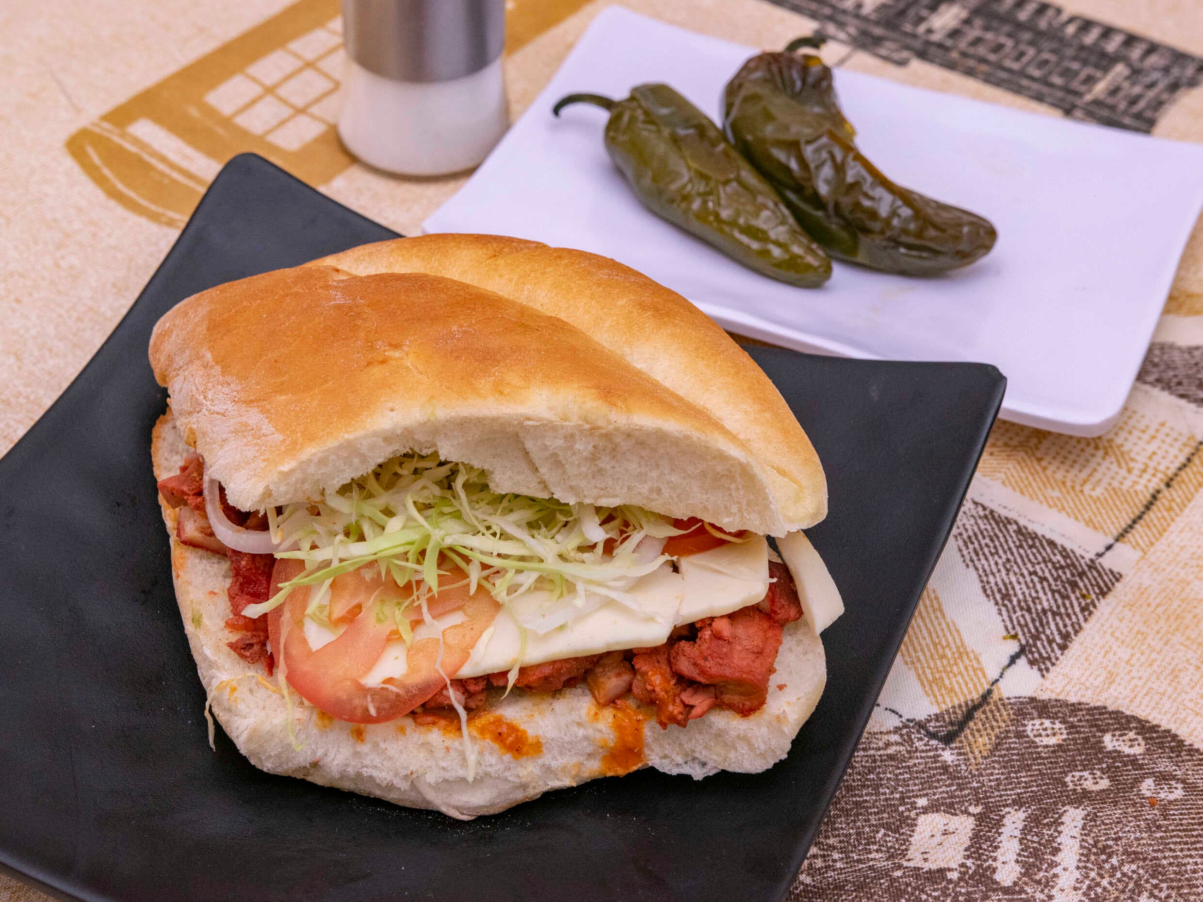 Lonche Queso Adobada