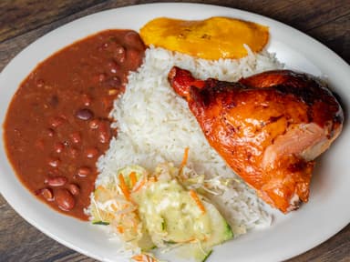 Combo Almuerzo Bandeja con Presa de Pollo