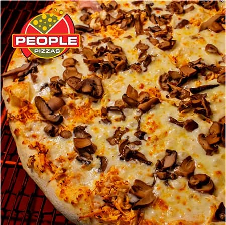 Pizza Tradicional Pollo Champiñones BBQ