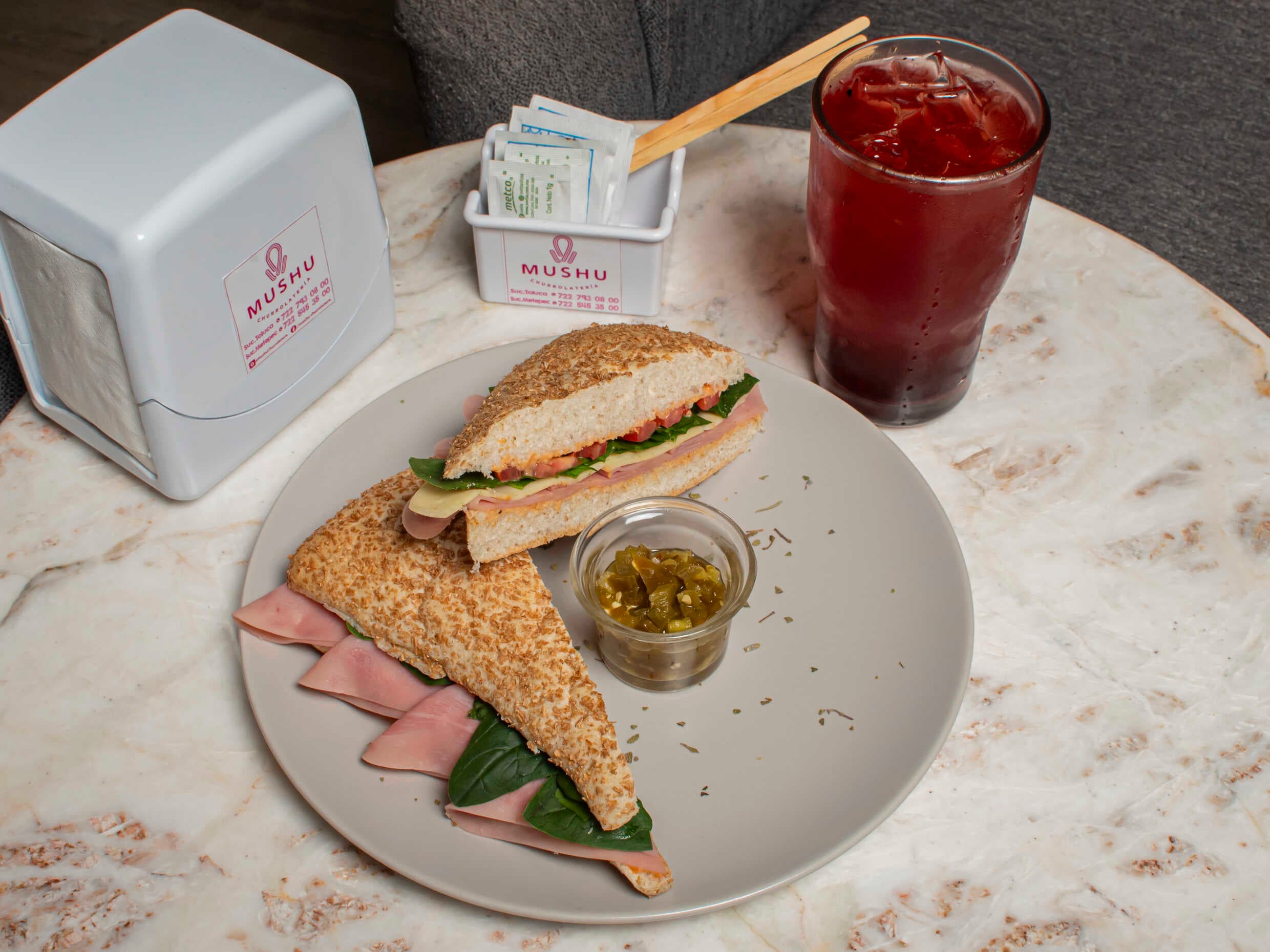 Panini y Té Helado