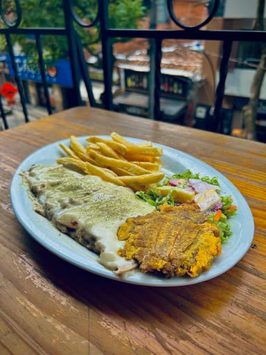 Pechuga En Salsa De Champiñones