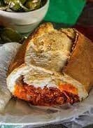 Bolillo con Guisado
