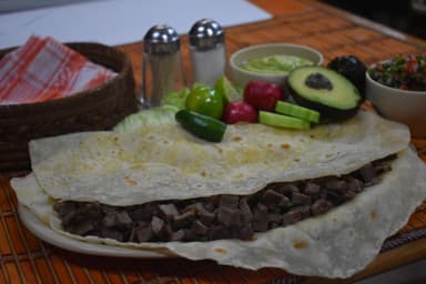 Quesadilla de Harina Gigante