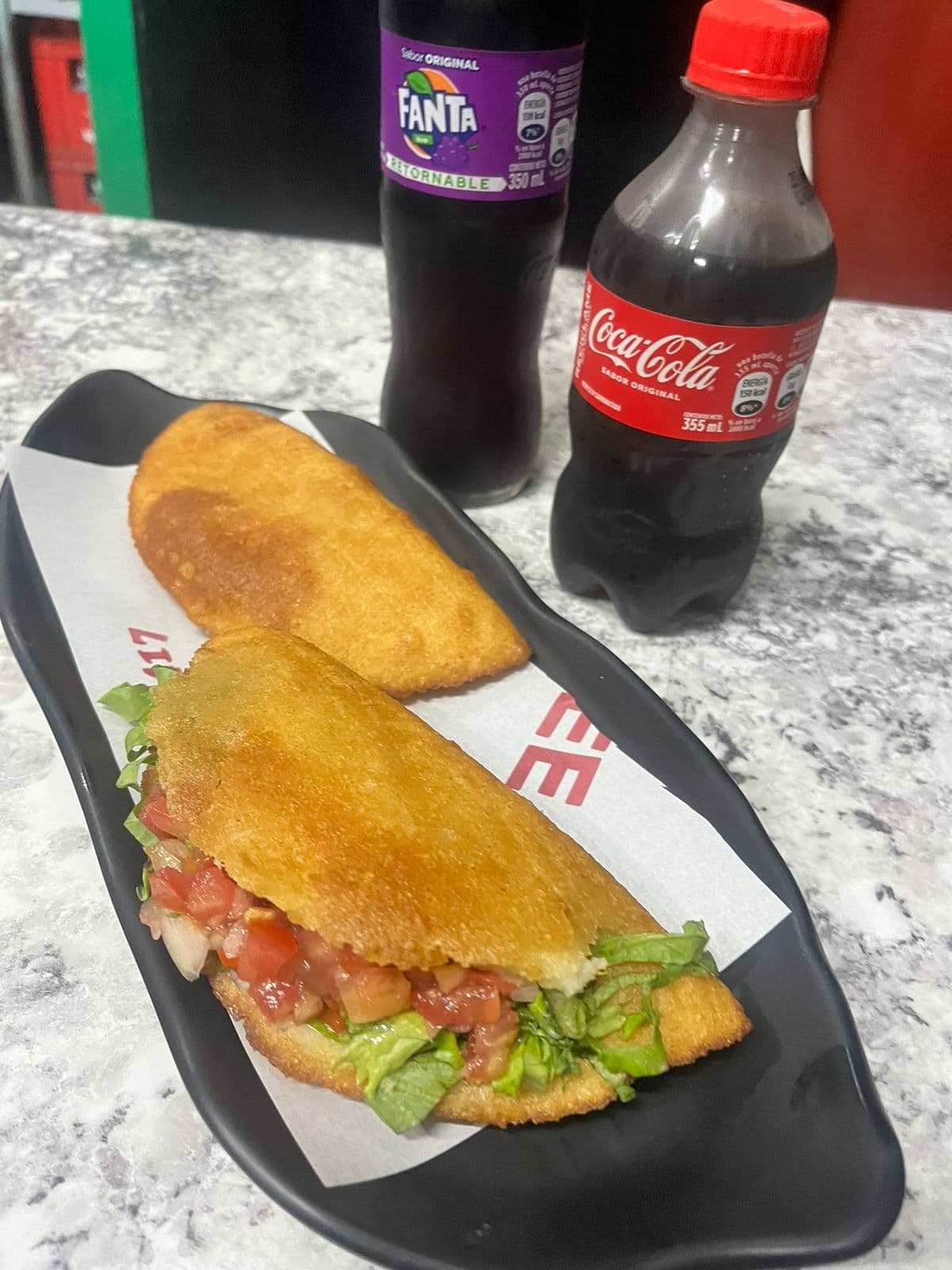 Empanada de pollo mechado con queso